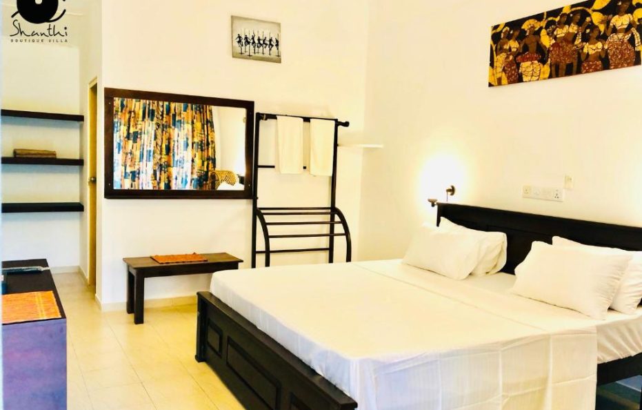 Seaside Retreat: 12-Bedroom Luxury Hotel Negombo