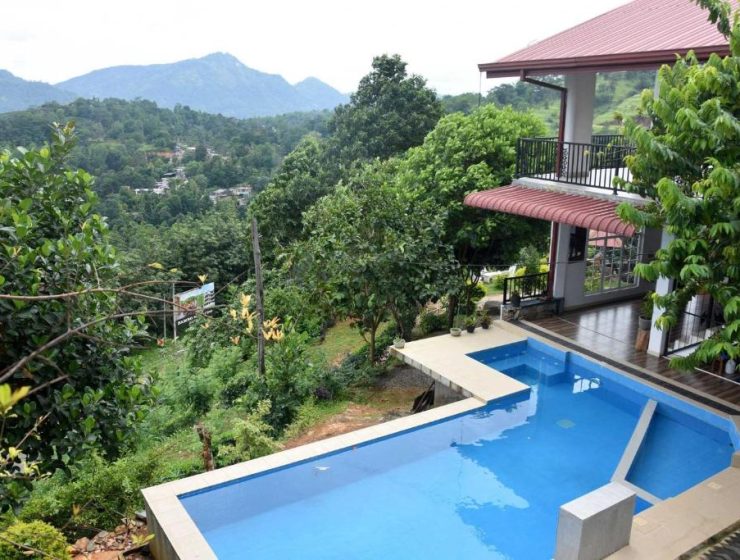 12 Bed Rooms Bunglow Gampola