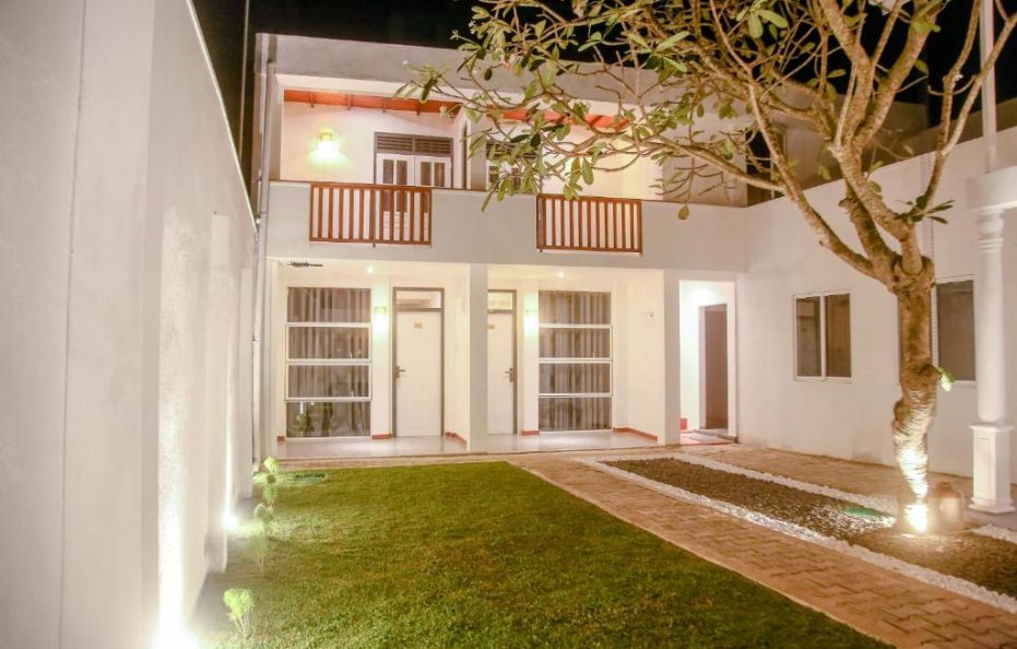11 Bed Rooms Hotel Mirissa