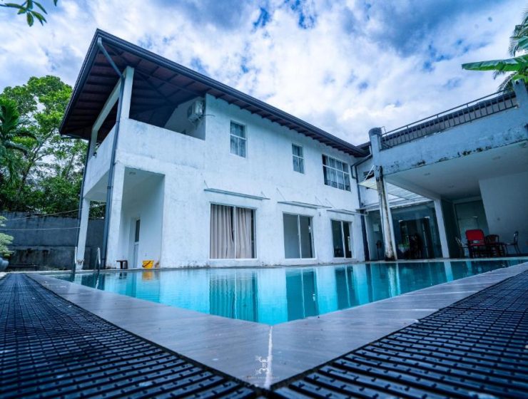Royal Shein luxury Villa in Padukka