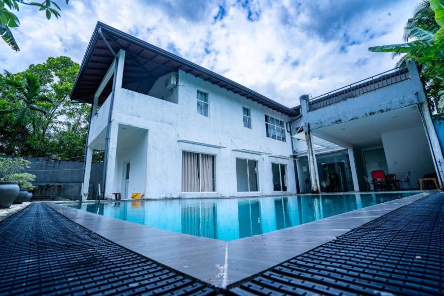 Royal Shein luxury Villa in Padukka