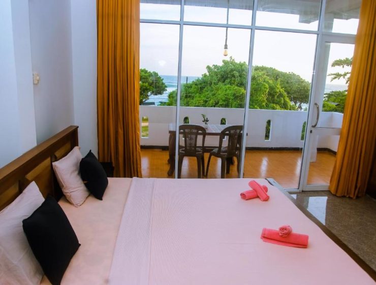 Spacious 6-Bedroom Retreat with Sea Views In Mirissa