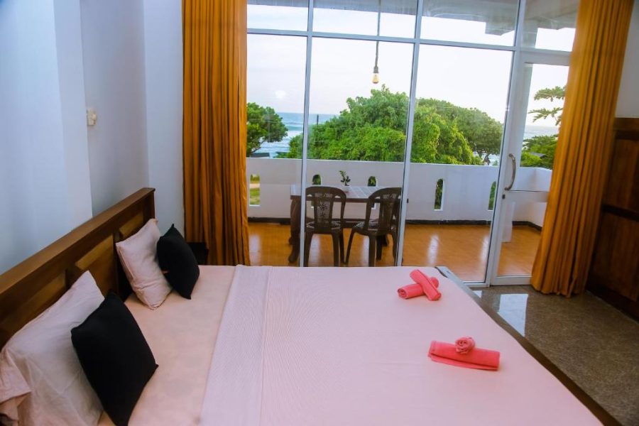 Spacious 6-Bedroom Retreat with Sea Views In Mirissa