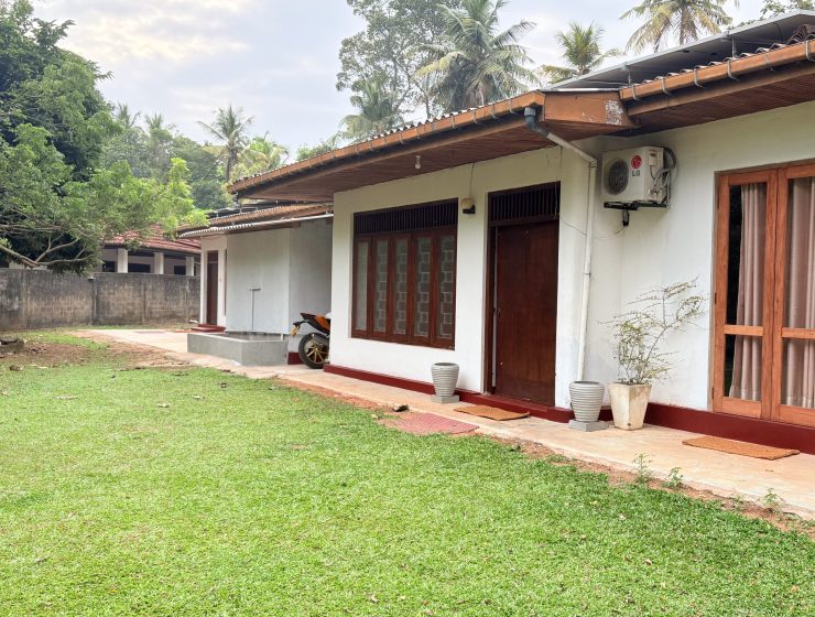 5 Bedroom Villa in Hikkaduwa – 39884